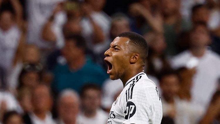 Die Freude über die Erlösung muss raus bei Kylian Mbappé.