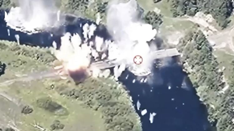 Ukrainische Spezialkräfte haben mehrere Pontonbrücken über den Fluss Sejm zerstört.