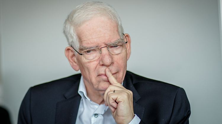 "Können wir uns von diesem Treffer erholen?", stellt Zentralratspräsident Josef Schuster infrage.