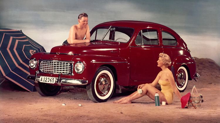 Botschafter für wirtschaftlichen Aufschwung und Ferienträume: Der Volvo PV444 debütierte 1944 während der Zeit des Zweiten Weltkriegs als erstes schwedisches Volksauto.