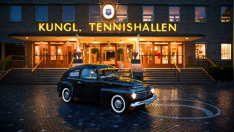 Premiere in den Königlichen Tennishallen von Stockholm: Auch das schwedische Königshaus kam, um den Volvo PV444 zu feiern.