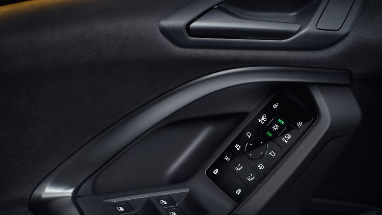 Design geht bei Audi über Funktionalität. Klassische Drucktasten wären einfach besser gewesen.