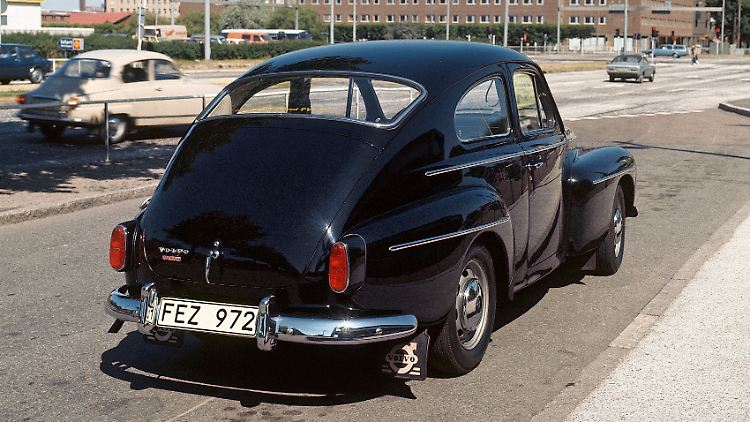 "Buckel" nannten die deutschen Volvo-Fans diese bereits in den 1950er Jahren altmodische Fastback-Linie.