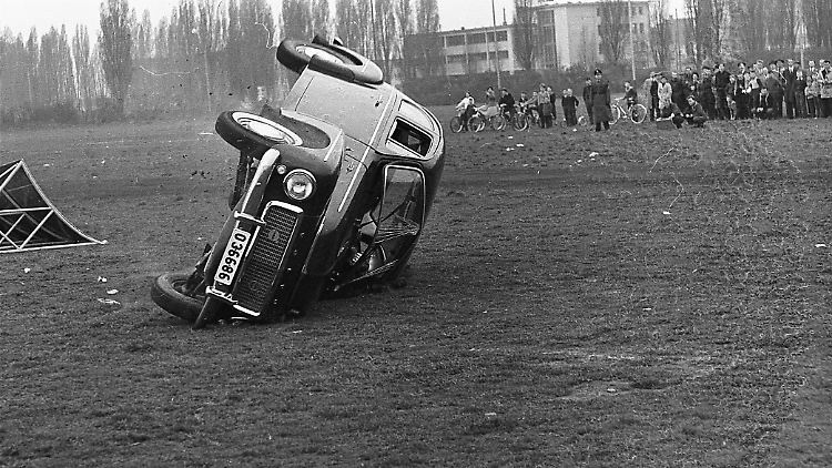 Sicherheit serienmäßig: Im Volvo PV544 debütierte der Drei-Punkt-Sicherheitsgurt und die Karosserie trotzte sogar Überschlägen.