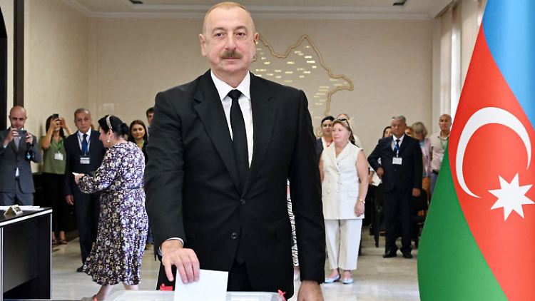 Seine Partei Neues Aserbaidschan sicherte sich mehr als die Hälfte der Sitze im Parlament: Präsident Ilham Aliyev.