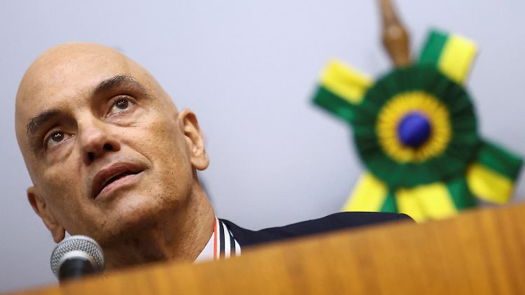 Ein Richtergremium am Obersten Gericht stärkt Richter Alexandre de Moraes den Rücken. Er hatte die Sperrung von X veranlasst. 