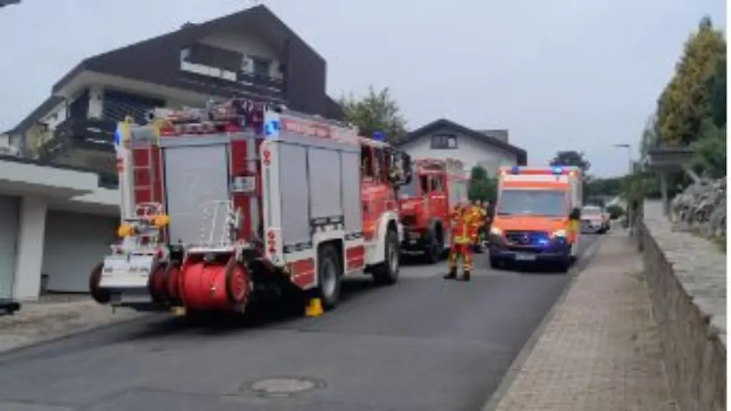 Einsatzkraefte-in-Glattbach-Ein-Mann-konnte-den-Notruf-als-er-sich-einklemmte-nicht-mehr-selbst-taetigen