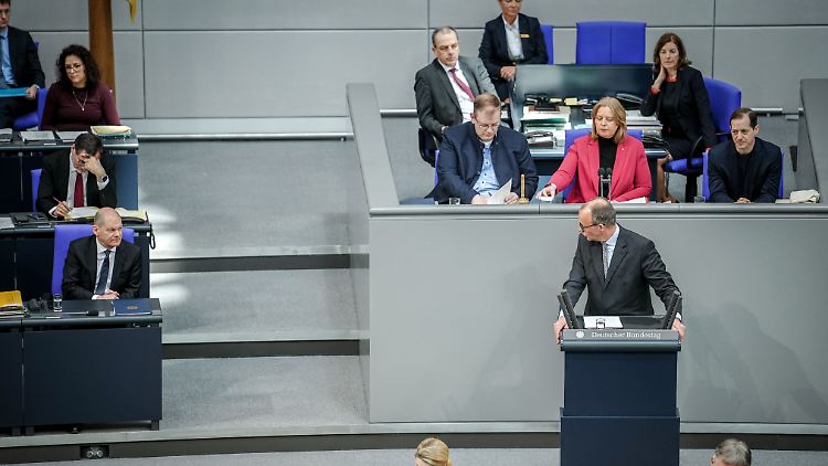 Die Bundesregierung berät gemeinsam mit Union und Ländern über eine Verschärfung der Migrationspolitik.