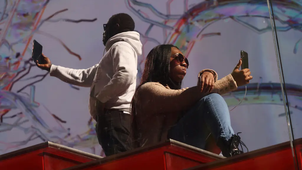 2022-02-12T014525Z-1290558793-RC2THS93FC3Y-RTRMADP-3-GLOBAL-SMARTPHONES