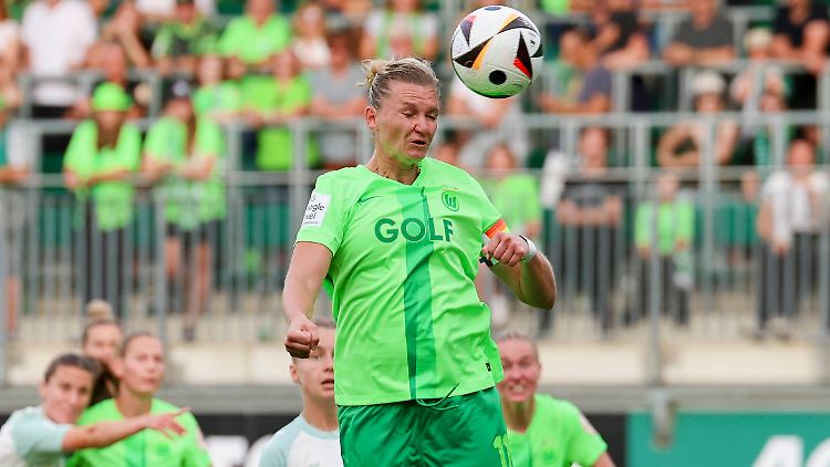 Alexandra Popps später Ausgleich für den VfL Wolfsburg gegen Werder Bremen hätte nicht zählen dürfen.