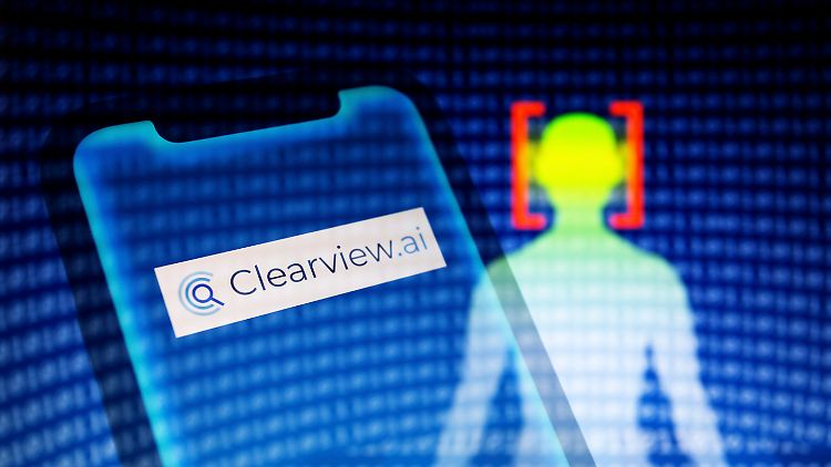 Clearview AI hatte den Behörden zufolge illegal eine Datenbank mit mehr als 30 Milliarden Bildern angelegt.