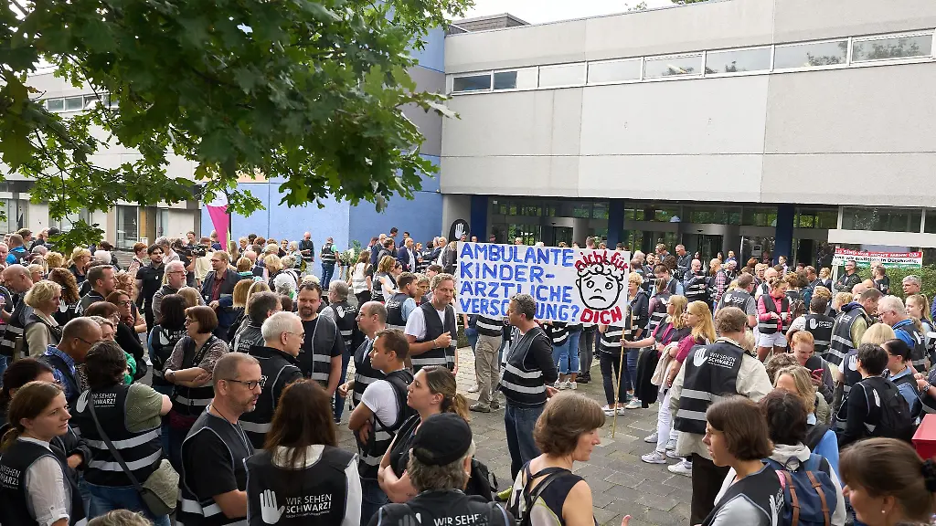 Aerzte-nehmen-an-der-Protestaktion-Lahnstein92-Schluss-mit-Budgetierung-und-Bedarfsplanung-teil
