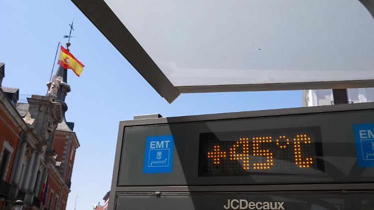 Temperaturanzeige Anfang August in Madrid.