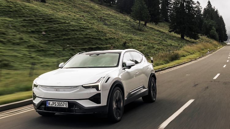 Der Polestar 3 ist ein SUV im Oberklasse-Segment mit speziellem Design.