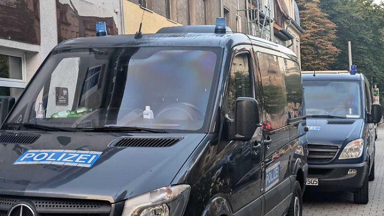 Die Polizei durchsuchte 19 Objekte und ermittelt gegen 18 Beschuldigte.