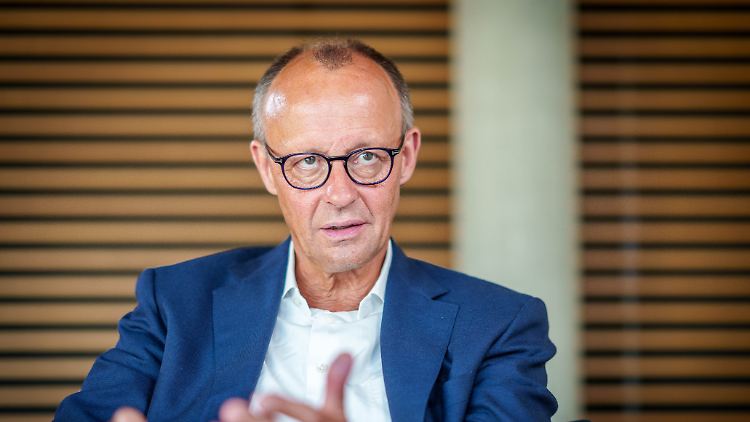 Ruft im Interview Menschen in Brandenburg dazu auf, sich bei der anstehenden Landtagswahl der politischen Mitte zuzuwenden: CDU-Chef Friedrich Merz.
