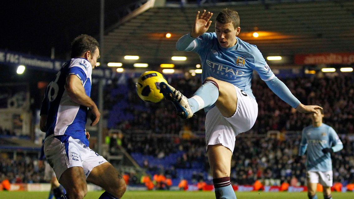Torlos: Der Ex-Wolfsburger Edin Dzeko konnte zum enttäuschenden 2:2 von Man City in Birmingham kein Tor beisteuern.
