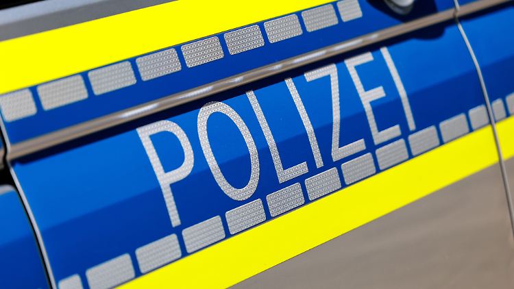 Polizei und Feuerwehr konnten den Baggerfahrer nur noch tot bergen. 