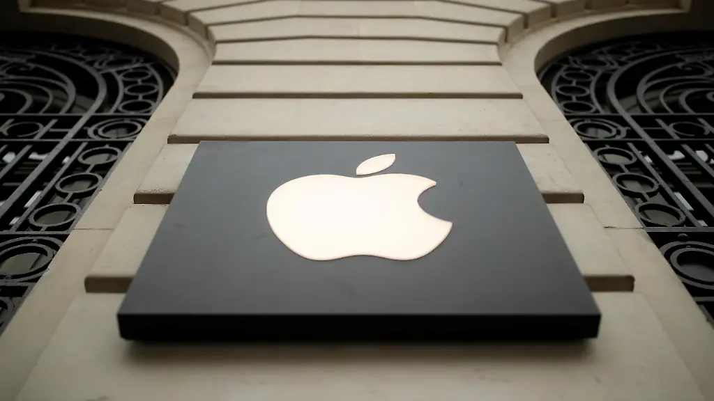 2019-04-10T153523Z-174256249-RC13E18A9C00-RTRMADP-3-APPLE-FRANCE