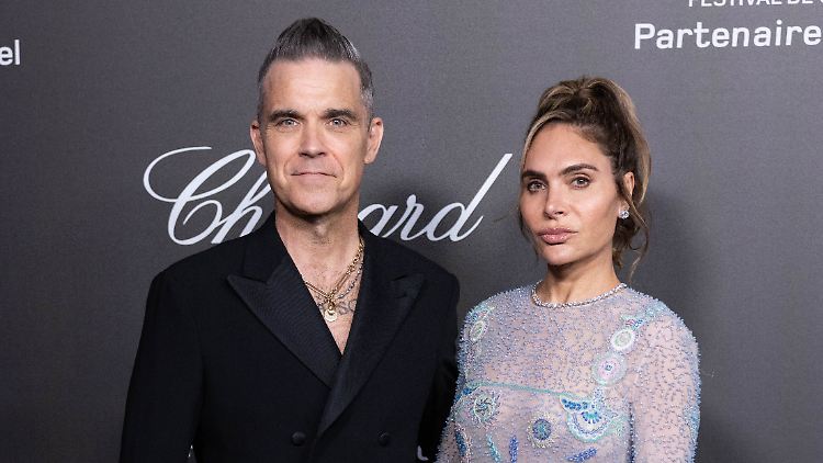 Jetzt begrüßt sie kein Hundegebell mehr: Robbie Williams und seine Frau Ayda trauern um ihre Vierbeiner.