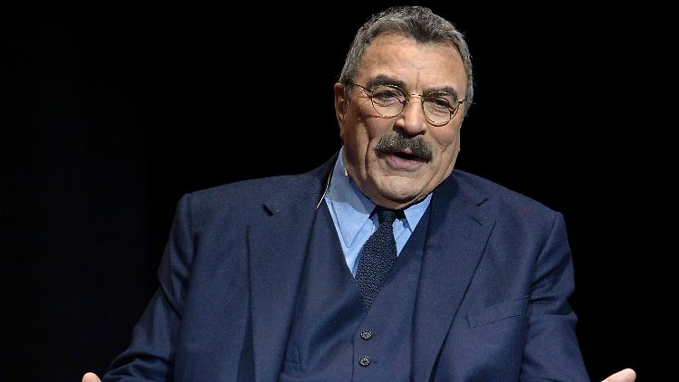 Bei einem öffentlichen Auftritt im Mai sah Selleck noch irgendwie anders aus.