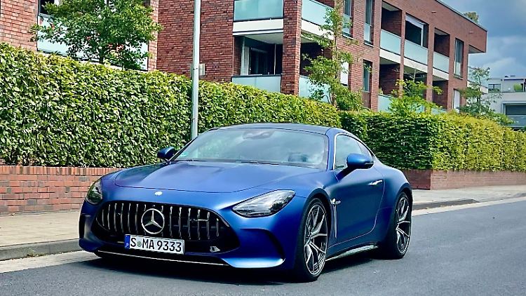 Ganz ehrlich, ein bisschen weniger Aggressivität würde dem Mercedes-AMG GT nicht schaden. Der Athlet ist eigentlich sanfter, als er aussieht. Aber richtig Feuer unter der Powerdome-Motorhaube hat er.