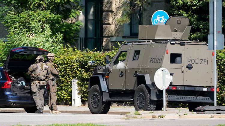 Fünf Beamte lieferten sich einen Schusswechsel mit dem Tatverdächtigen.