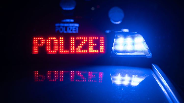 Mitten in der Nacht kam der 29-Jährige mit seiner Waffe in die Polizeiwache.