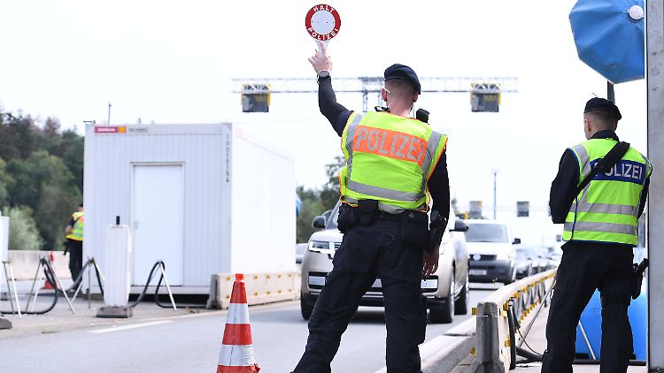 Wie hier an der bayerisch-österreichischen Grenze finden bereits Kontrollen statt, auch Zurückweisungen gibt es schon. Was spricht für oder gegen eine Ausweitung der Praxis?