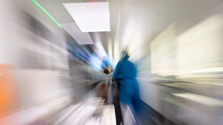 Eine Sepsis sei ein medizinischer Notfall, der so schnell wie möglich behandelt werden müsse, sagt Notfallmediziner Bauer von der Berliner Charité.