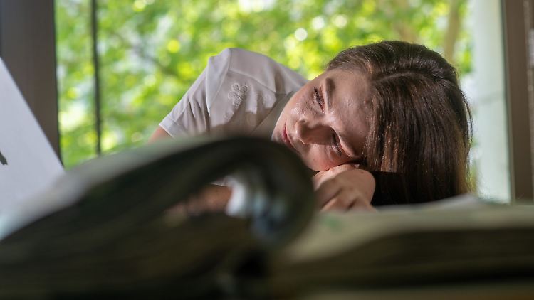 Müde und antriebslos? Auch Unterforderung im Beruf kann zu einem echten Problem werden.