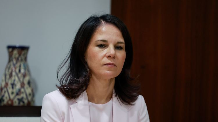 Der Nahe Osten braucht dringend ein Waffenruhe-Abkommen, findet Außenministerin Baerbock.