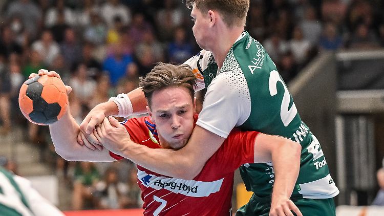 Hamburgs Leif Tissier wurde auf dem Weg zum Siegtreffer von der Uhr gestoppt.