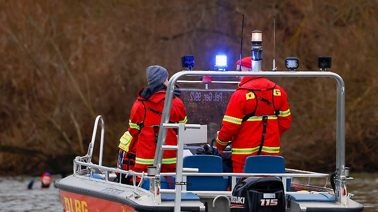 Einsatzkräfte hatten bereits am Abend mit einem Großaufgebot nach den Vermissten gesucht. (Symbolfoto)