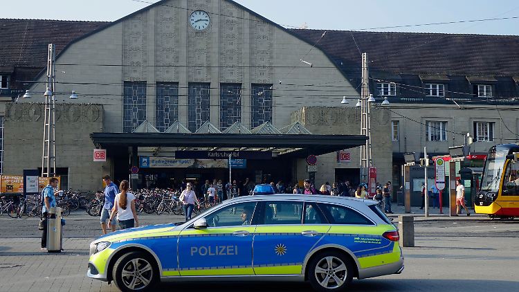 Die Polizei in Karlsruhe schließt eine Beziehungstat nicht aus.
