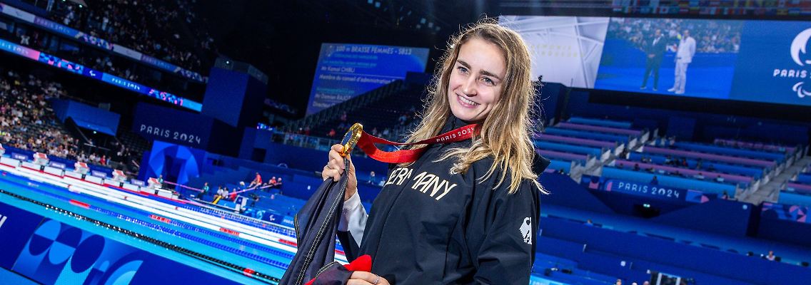 Schwimmerin Elena Semechin hat Gold gewonnen und darf die deutsche Fahne tragen.