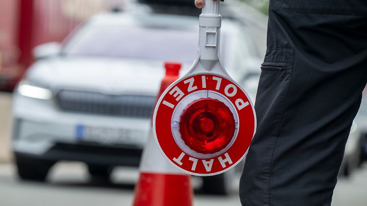 Die Union besteht auf Zurückweisungen von Flüchtlingen an den deutschen Außengrenzen.
