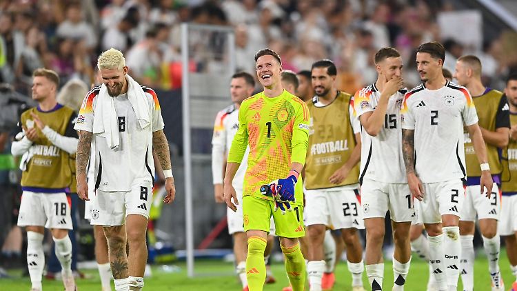 Die gute Laune ist vorbei: Marc-André ter Stegen fehlt dem DFB-Team lange, Verteidiger Robin Koch (rechts) mindestens für die kommenden beiden Länderspiele.