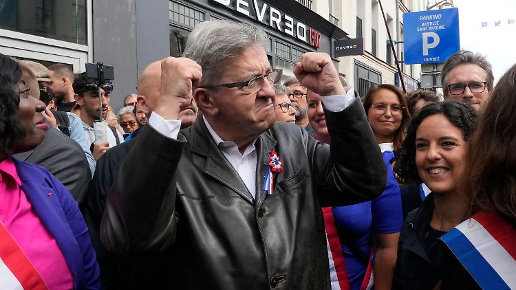 Der Linkspopulist Mélenchon behauptet bei den Demonstrationen, die Wahl sei gestohlen worden.