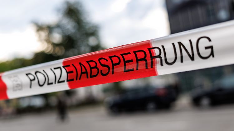 Die B106 war laut Polizei rund sieben Stunden lang voll gesperrt.