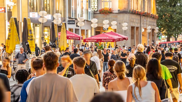 Die Verdächtigen sollen gemeinsam mit dem Iran die Ermordung von drei Deutsch-Israelis in München und Berlin geplant haben.