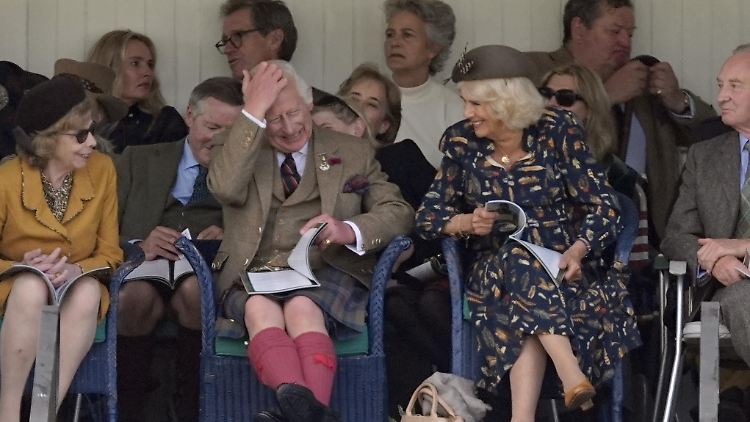 Der britische König und seine Gemahlin hatten beim traditionellen "Braemar Gathering" sichtlich Spaß.