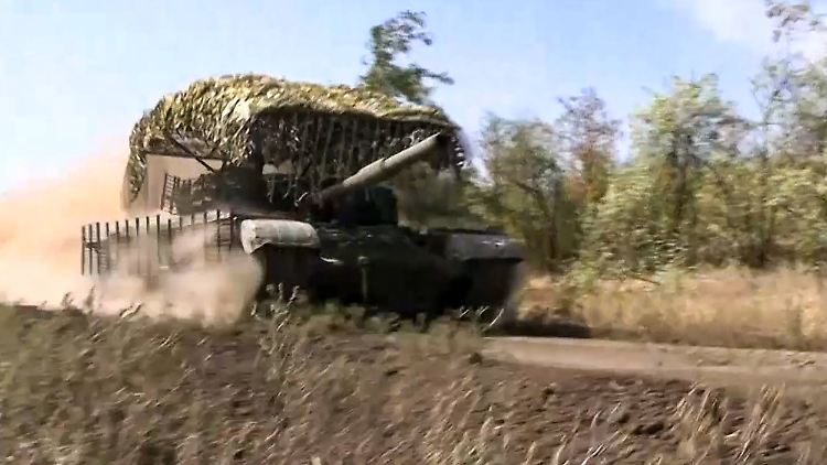 Ein russischer Panzer in der Region Donezk.