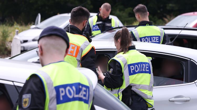 Auch die Polizeigewerkschaften sprechen sich für Zurückweisungen an den Grenzen aus.