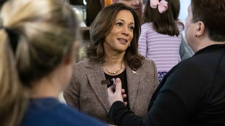 Lässt der Hype nach? Eine neue Umfrage sieht Trump knapp vor Harris.
