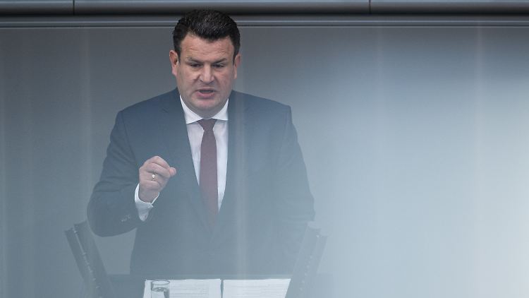 Durchschnittlich sei der Stundenlohn bei Tariflöhnen um 4,50 Euro besser, sagte Arbeitsminister Heil. 