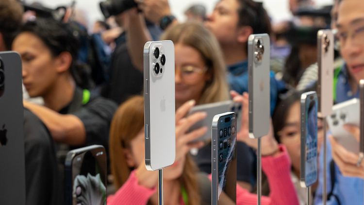 Das iPhone 16 Pro mit neuer Taste "Kamerasteuerung".