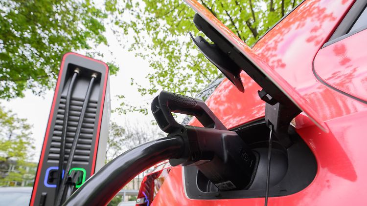 In der EU hatte 2023 jedes siebte neu zugelassene Auto einen Elektroantrieb.