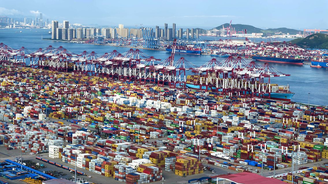 Hafen von Qingdao.