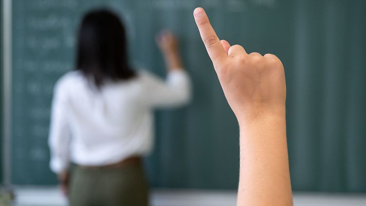 In nur vier Industrieländern hat der Anteil der Menschen ohne Abitur oder Berufsabschluss zugenommen - darunter auch in Deutschland. 